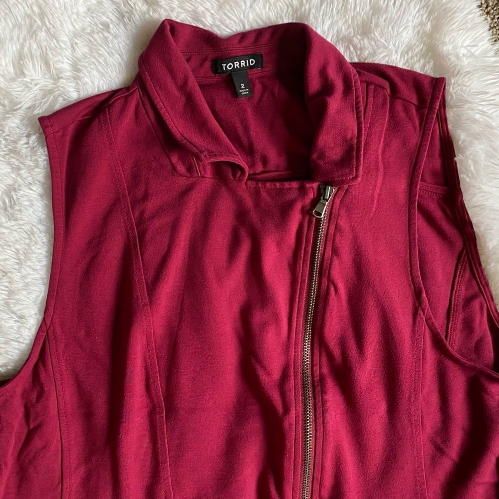 Torrid Vest‎ - Picture 3 of 9